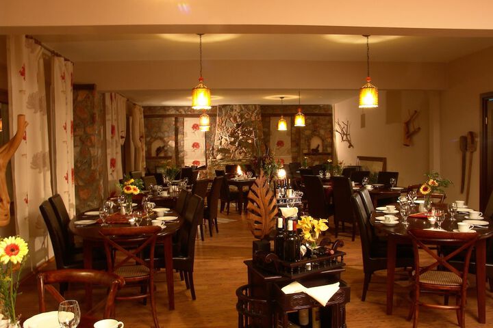 Dining 28 of 41