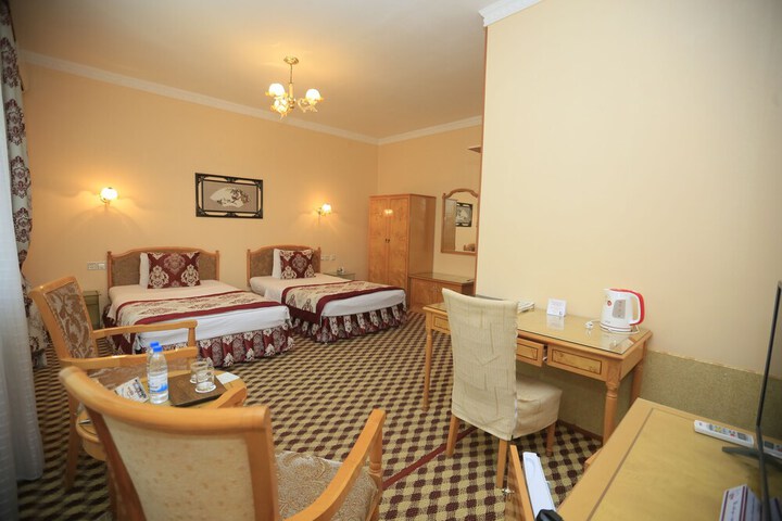 Room 6 of 92