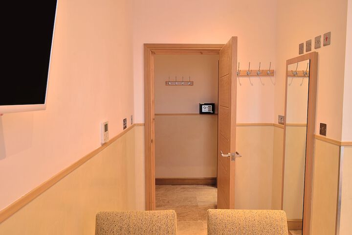 Room 26 of 90