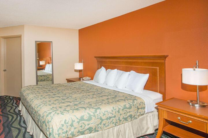 1 King Bed (8 of 14)