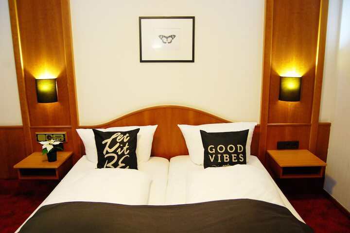Room 4 of 42