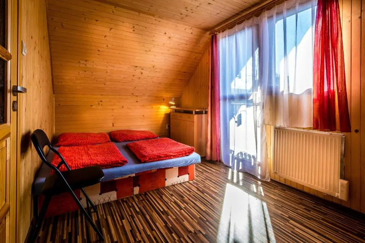 Room 4 of 13