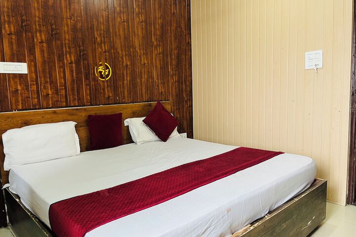 Room 8 of 27