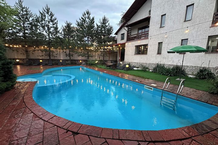 Pool 32 of 61