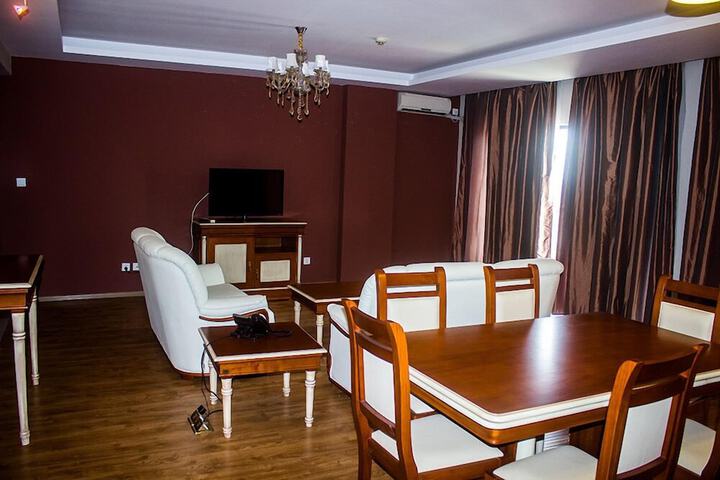 Room 6 of 15