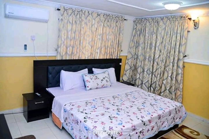 Room 4 of 18