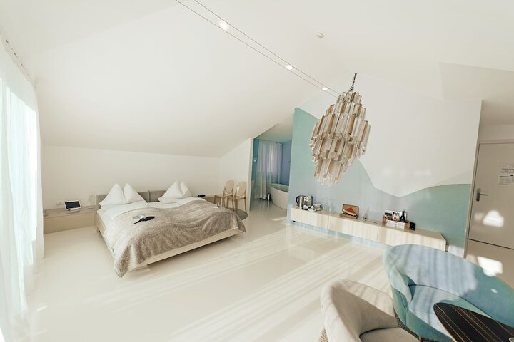 Room 35 of 63