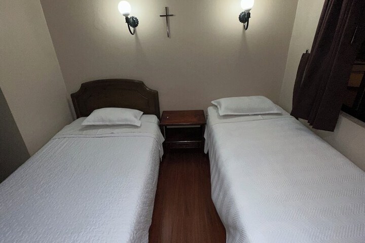 Room 42 of 132