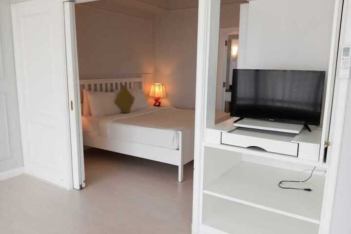 Room 8 of 82