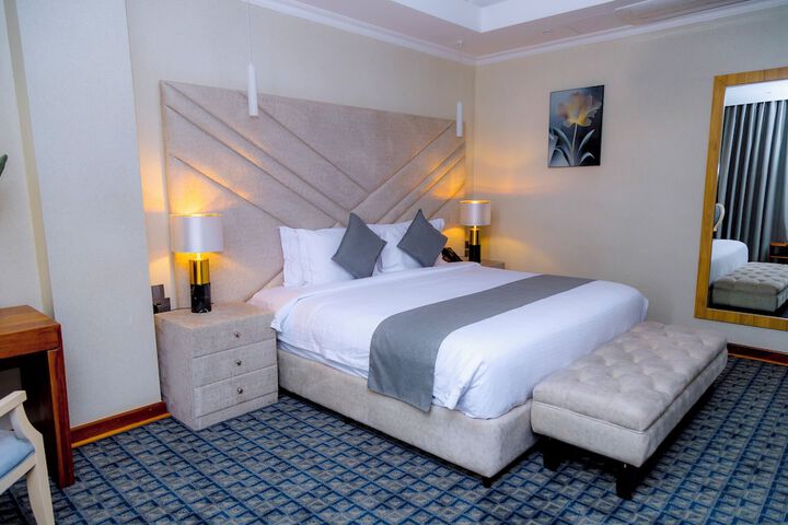 Room 8 of 16