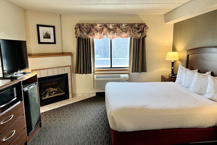 1 King Bed Efficiency (22 of 32)
