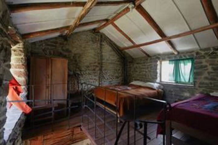 Room 8 of 12
