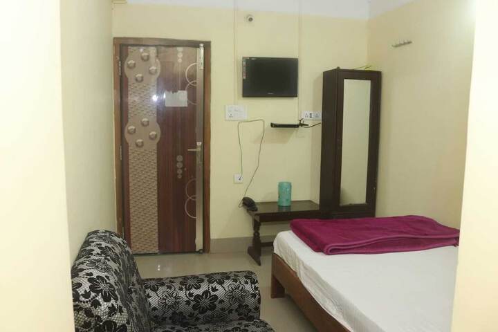Room 12 of 34