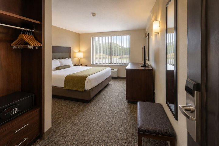 Room 4 of 7