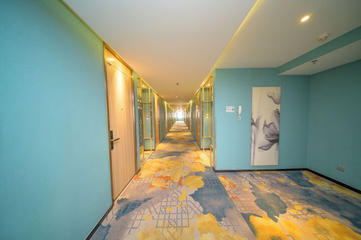 Room 10 of 26