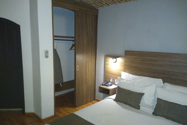 Room 10 of 35