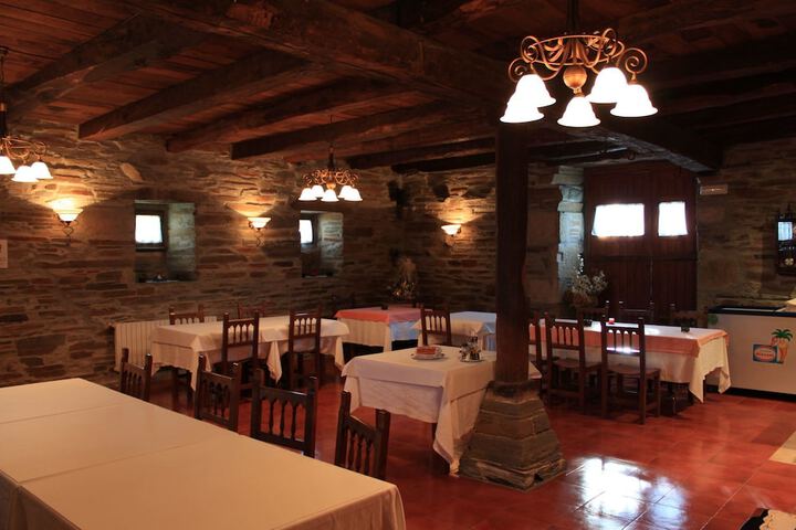 Dining 14 of 25