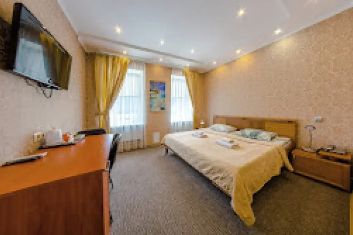 Room 10 of 13