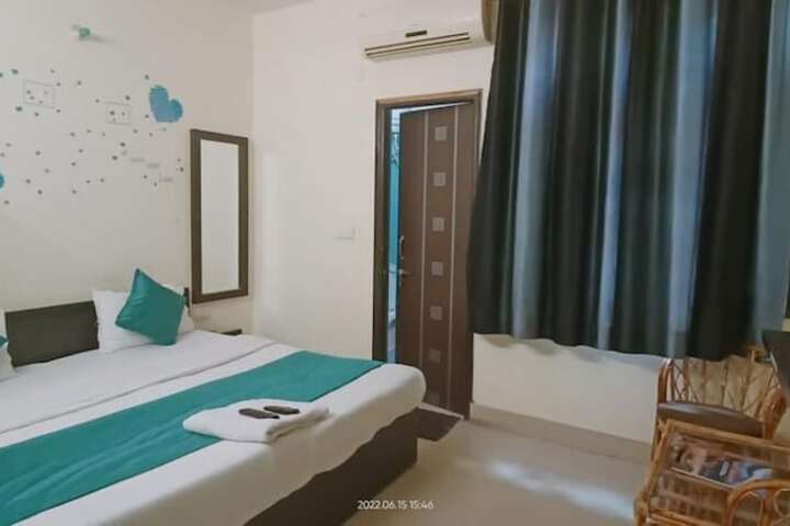 Room 13 of 21