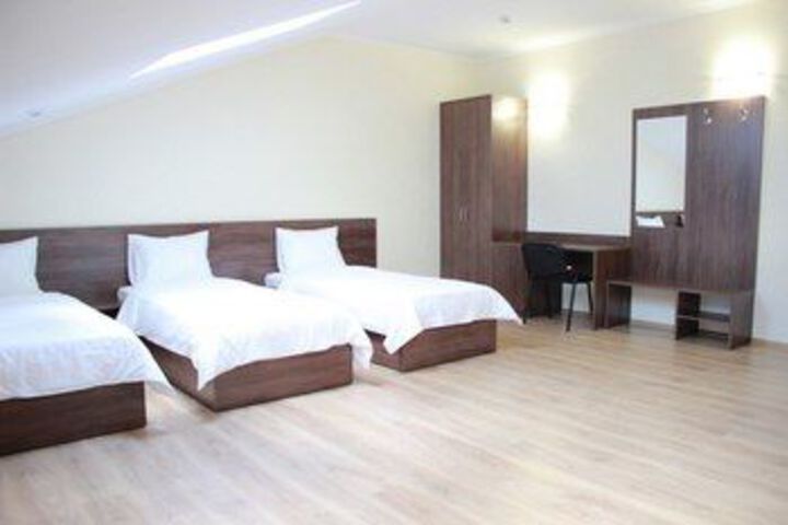 Room 7 of 13