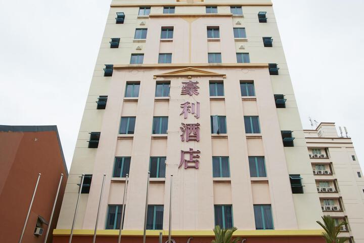 Exterior of Oxley Hotel
