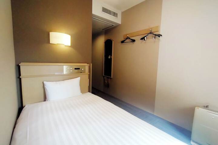Room 15 of 52