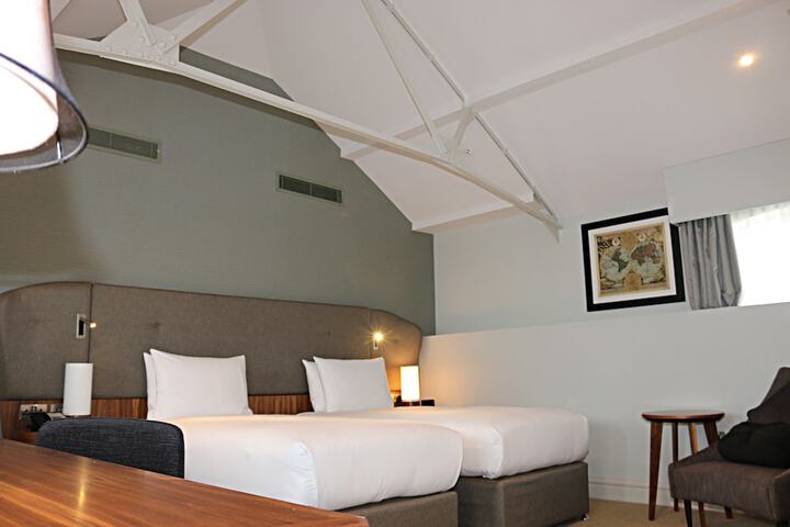 Room 15 of 76