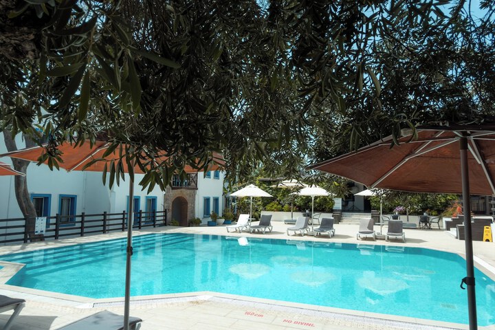 Pool 114 of 184