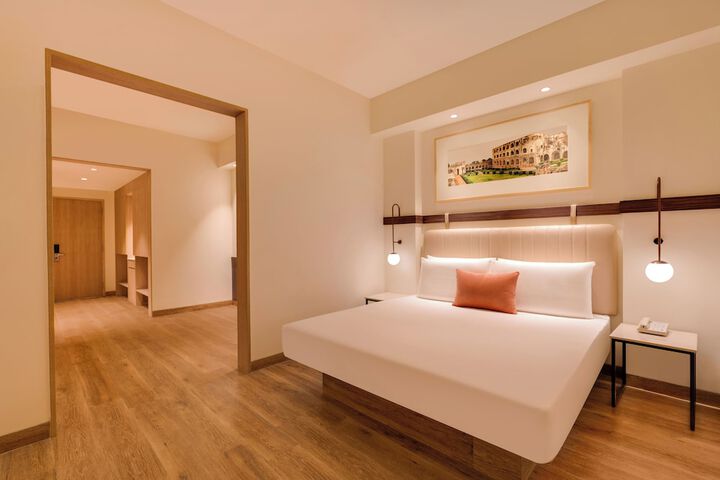 Room 7 of 34