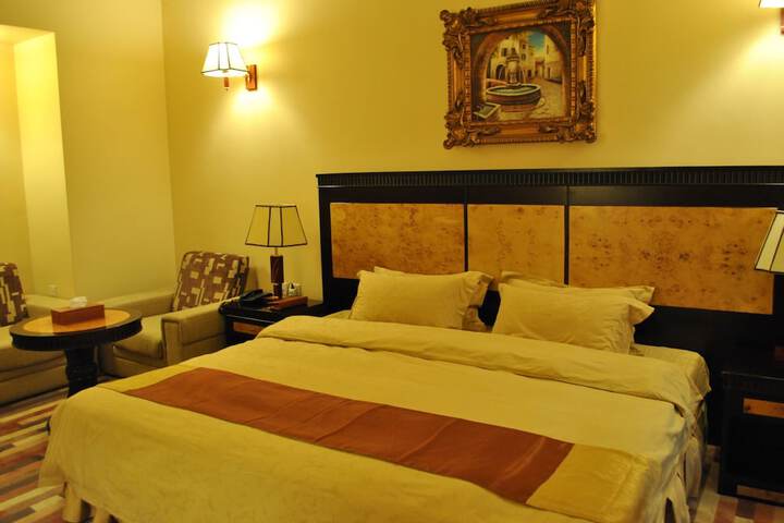 Room 16 of 18