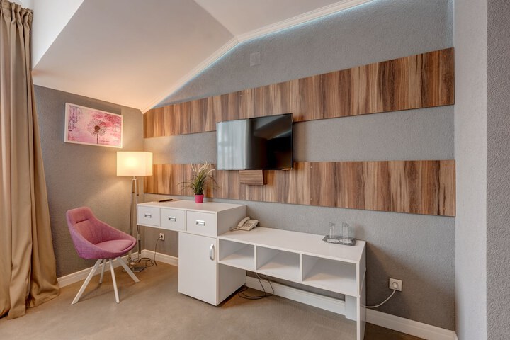 Room 2 of 34
