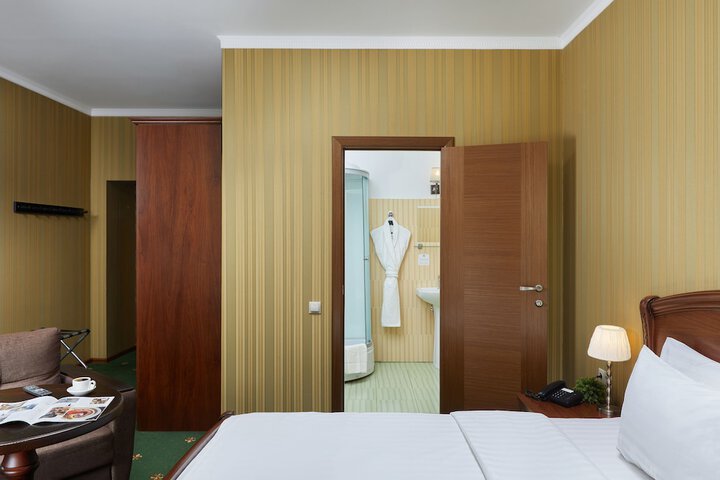 Room 22 of 48
