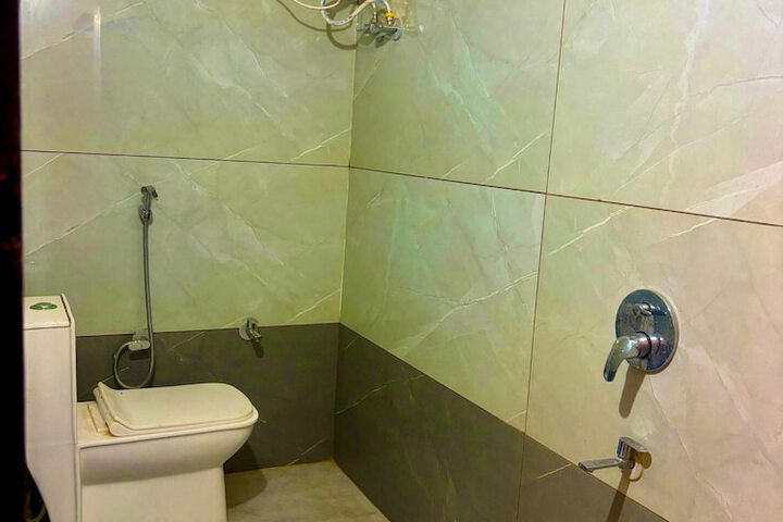 Room 5 of 12
