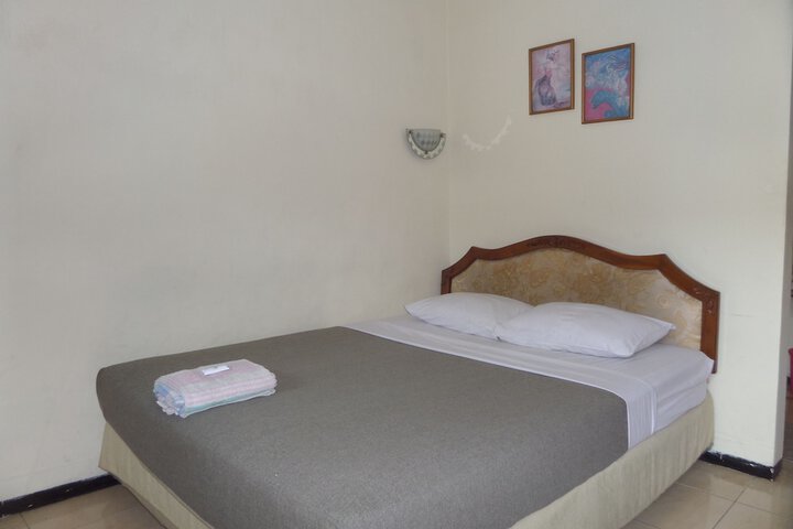 Room 9 of 34