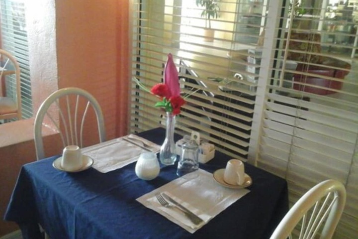 Dining 16 of 28