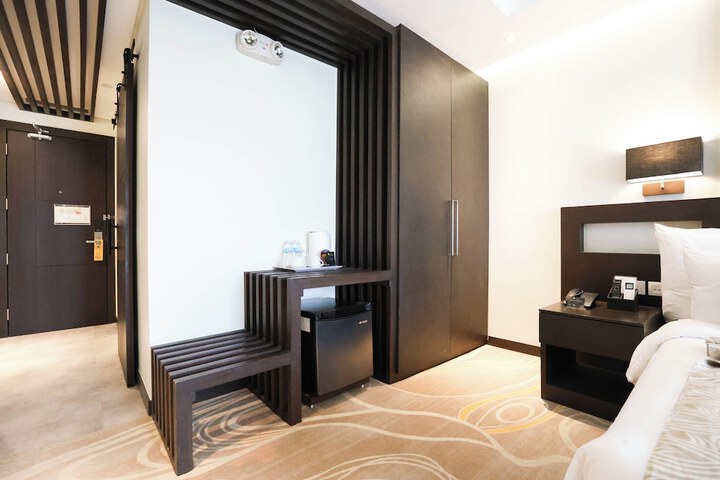 Room 10 of 31