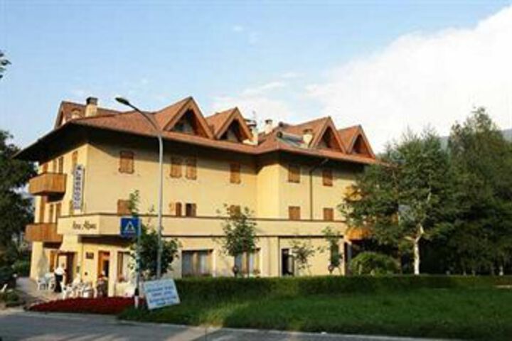 Hotel 33 of 51