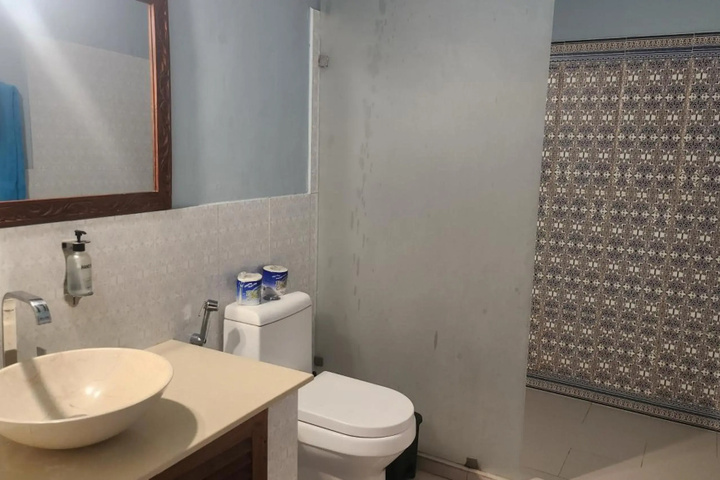 Room 9 of 28