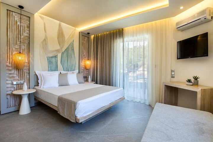 Room 8 of 19