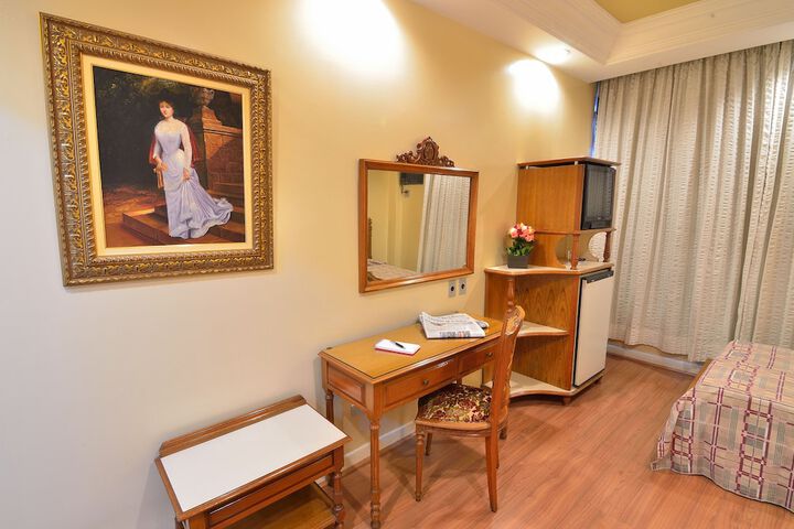 Room 25 of 64