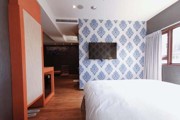 Room 9 of 47