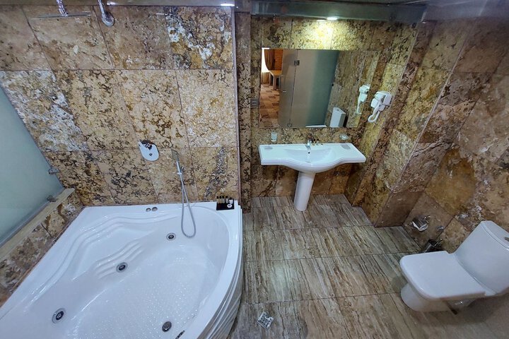 Room 15 of 16