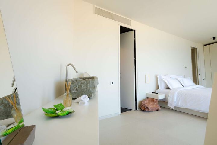 Room 30 of 214