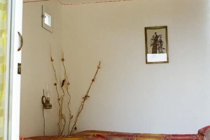 Room 9 of 18