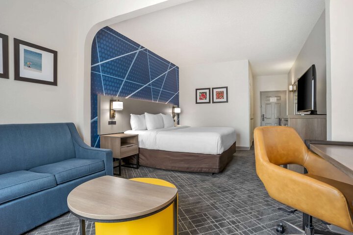 Room 8 of 19