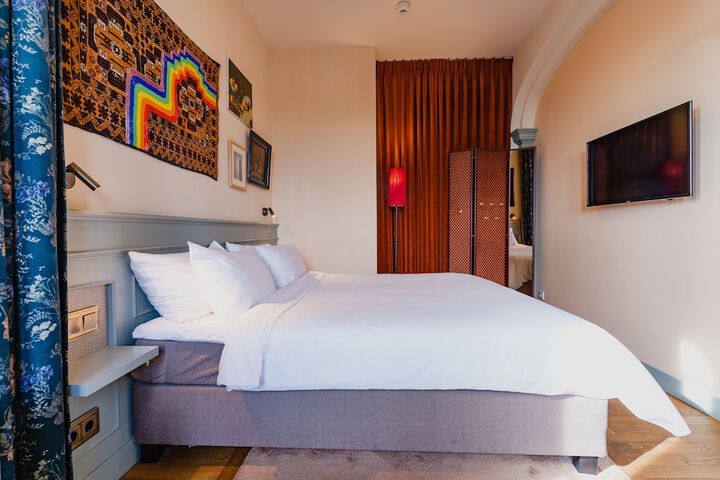 Room 25 of 239