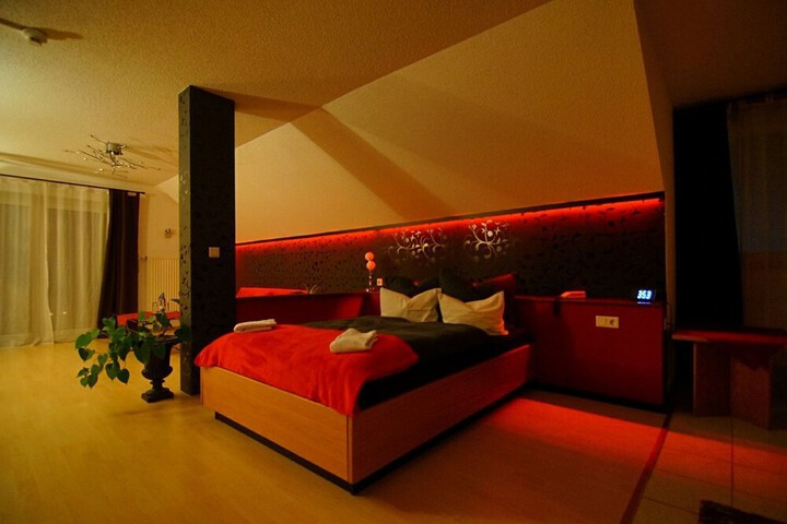 Room 6 of 53