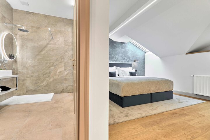 Room 14 of 39