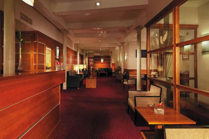 Lounge 54 of 82