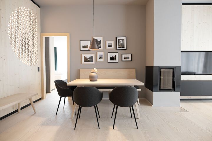 Room 33 of 162
